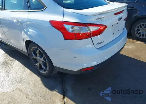 2014 Ford Focus Se from USA, damaged, VIN 1FADP3F26EL389911